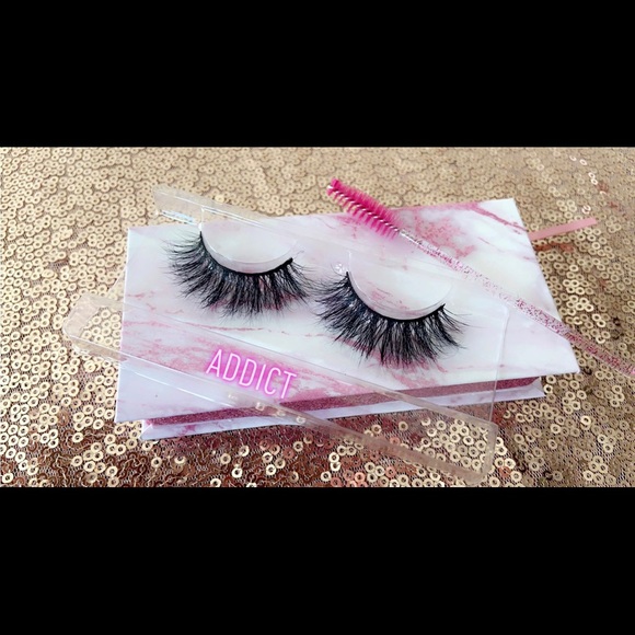 Lashes - Picture 6 of 7